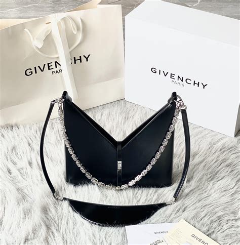 Shop Givenchy V